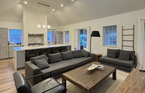 Main Villa Upper Floor Master Suite Photo 1