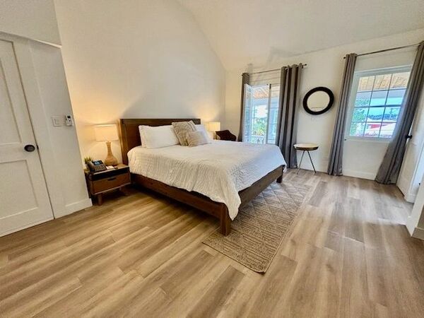 Main Villa Upper Floor King Veranda Photo 1